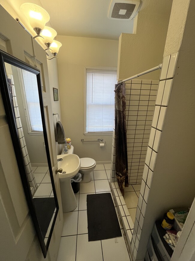 Main Level Bathroom - 211 Steele St