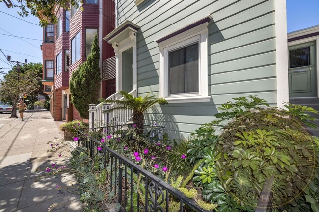 Building Photo - Dolores Heights - 2 BR, 1 BA Apartment 923...
