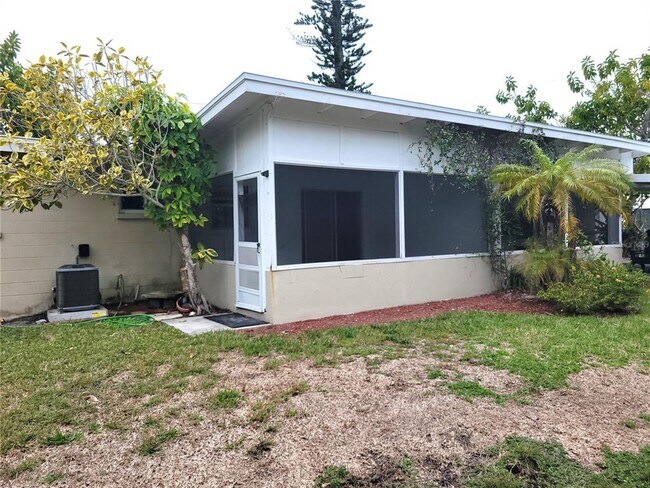 Building Photo - 306 N Shore Dr