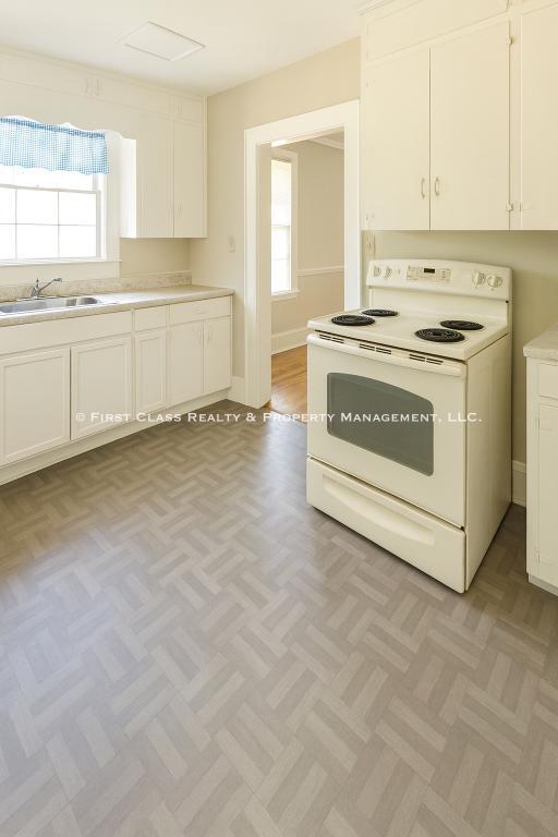 Building Photo - 2026 Ashley Rd