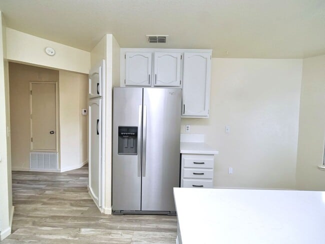Building Photo - Cozy 2bed 1 bath South Natomas home availa...