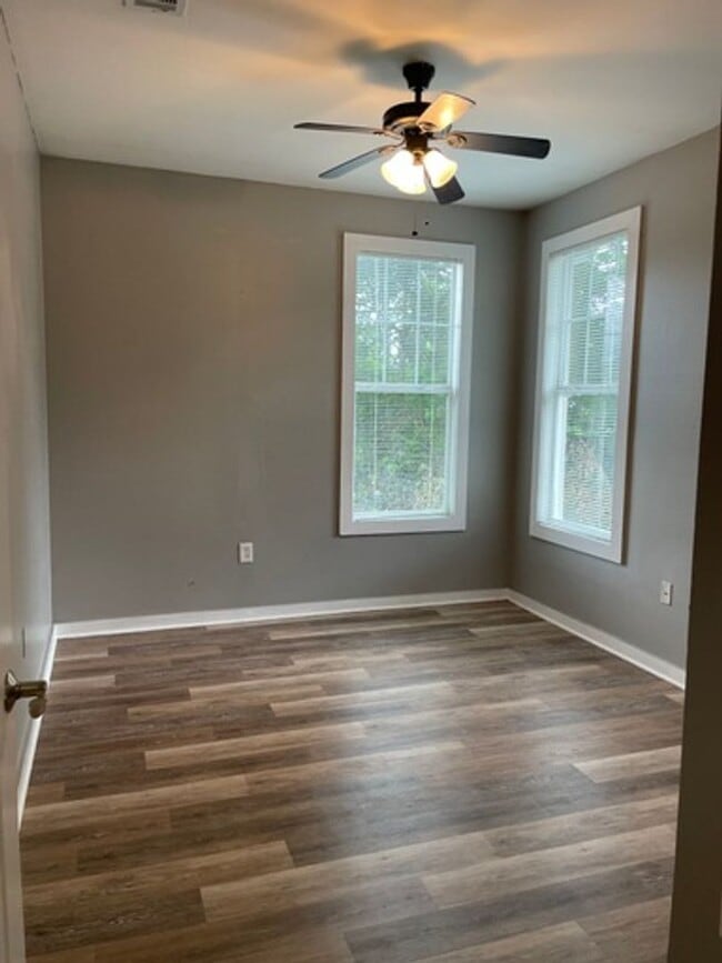 Building Photo - Single Family Home