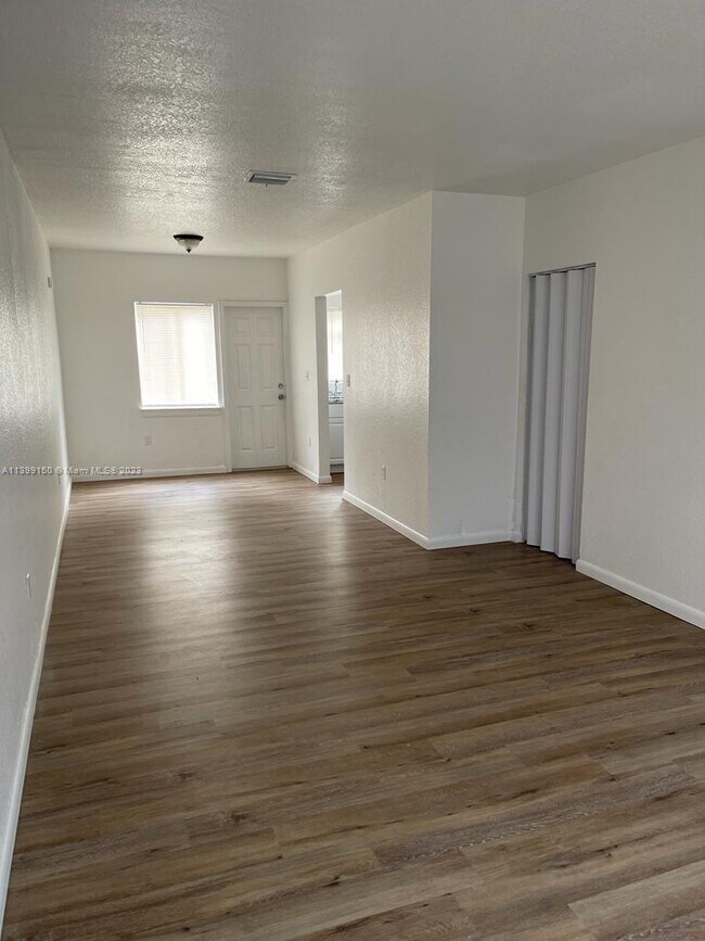 Foto del edificio - 8308 NW 2nd Ave