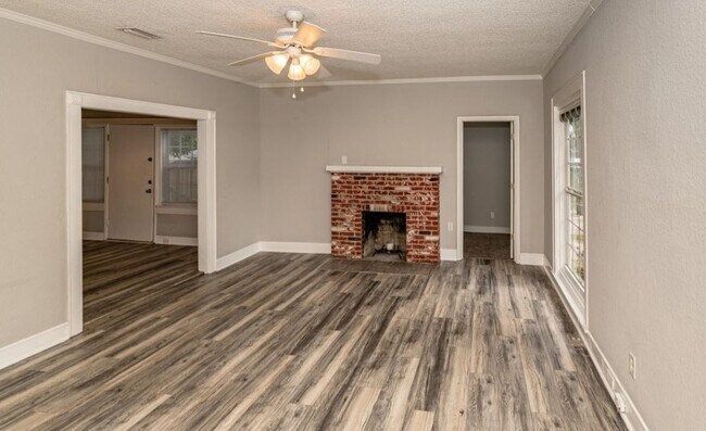 Building Photo - 587 Talbot Ave