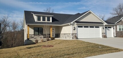 Building Photo - 801 Rutland Dr