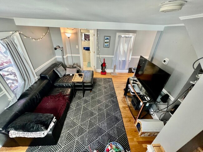 Building Photo - 9 Clyde St