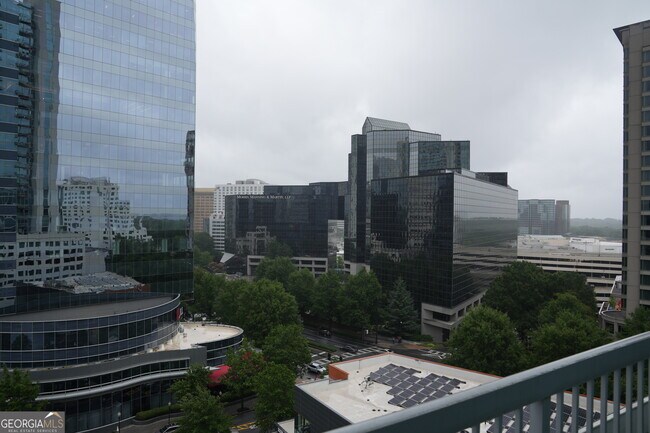 Foto del edificio - 3324 Peachtree Rd NE