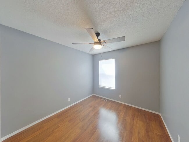 Foto del edificio - 804 N Longview Ct