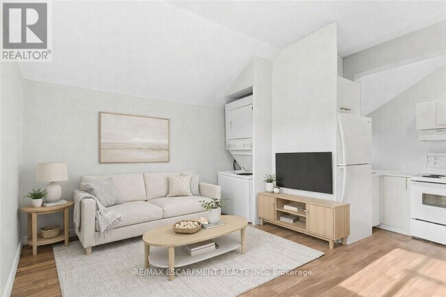 Building Photo - 2 Windsor St