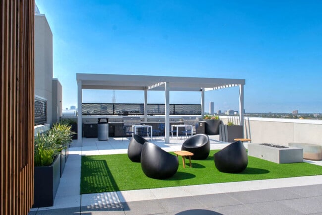 Foto del edificio - 714 Richmond Ave