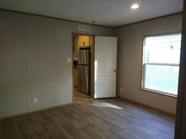 Building Photo - 5603 Larry St