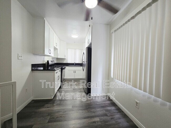Foto del edificio - 14605 Burbank Blvd
