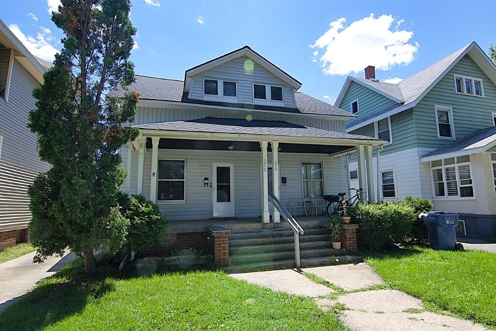 Primary Photo - 1210 Lake Michigan Dr NW