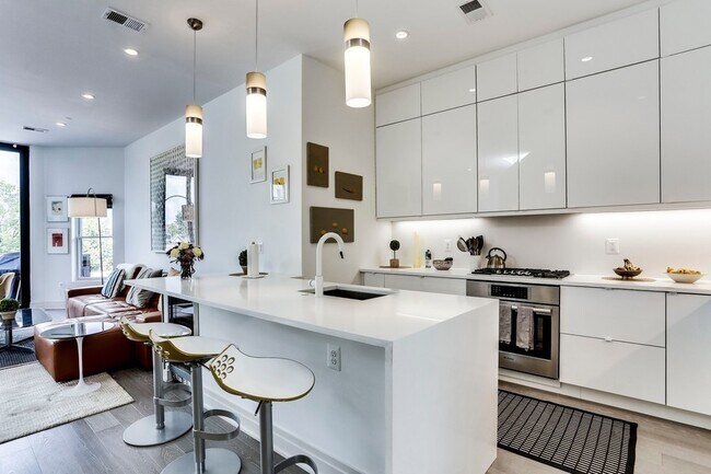 Foto del edificio - The Dreamiest Dupont Abode!