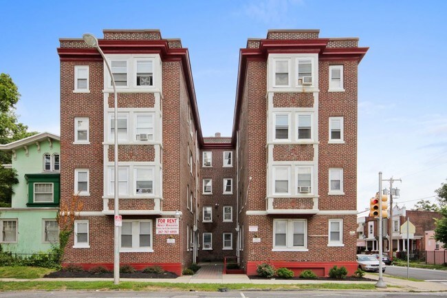 Entrada - 5201-5203 Wayne Ave