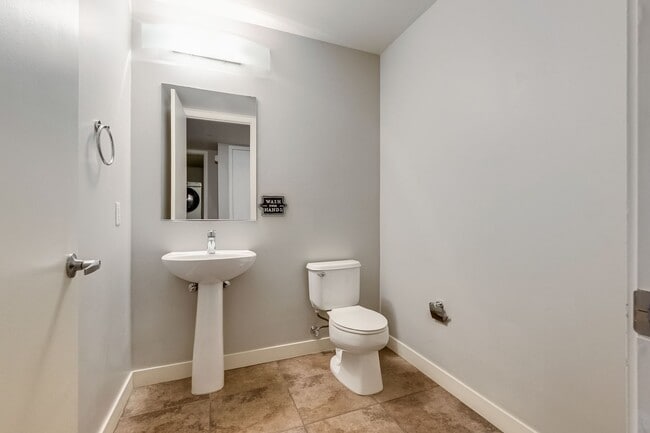 Building Photo - Sophisticated urban living in this stylish 2bd/2.5ba residence at Juhl