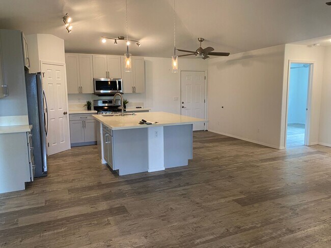 Foto del edificio - Modern Home in Hawaiian Paradise Park