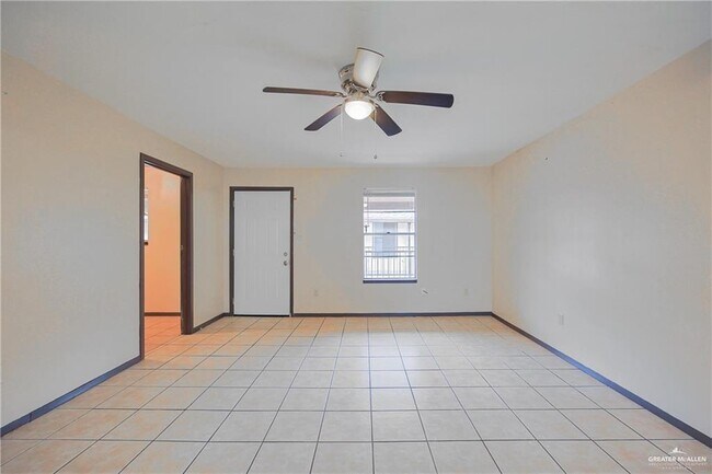 Foto del edificio - 1521 W Nolana Ave