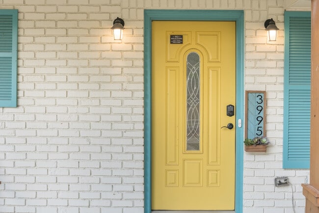 Building Photo - 3995 Tom Ln Dr