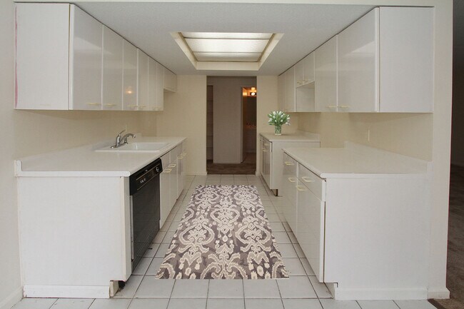 Virtually staged photos of similar unit - 195 Wellington Ct