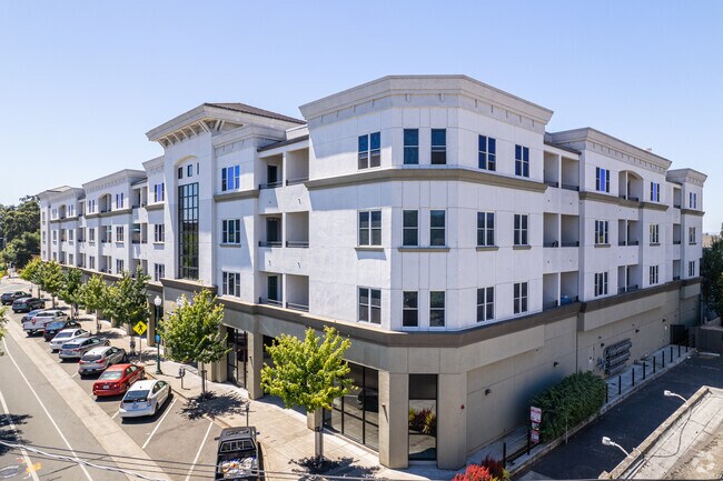 Building Photo - Six1Five