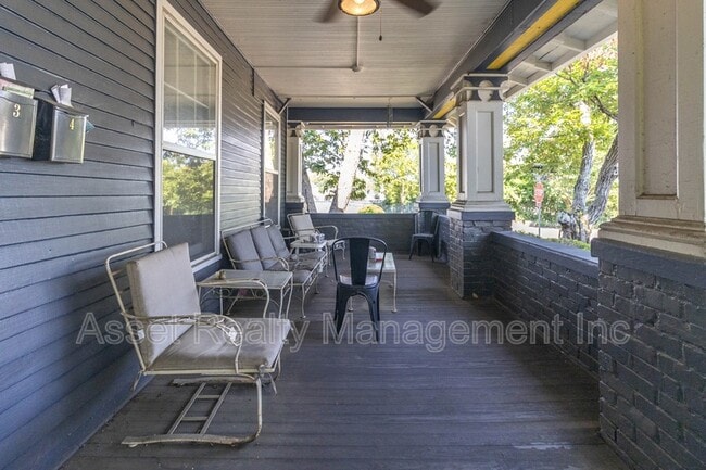 Building Photo - 602 Caswell Ave