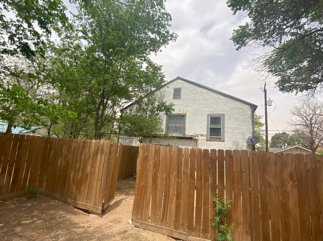 Primary Photo - 2218 15th St