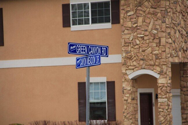 Building Photo - 1015 Canyon Meadow Dr