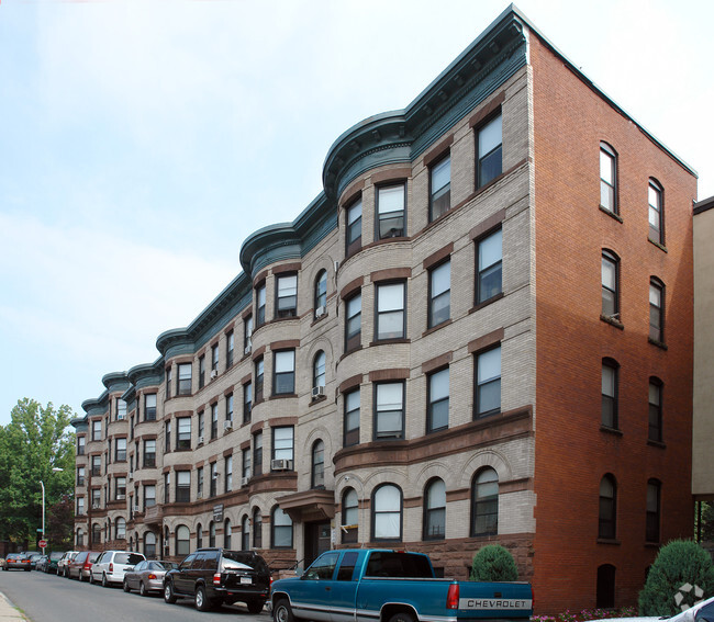 Foto del edificio - Garand Court Apartments