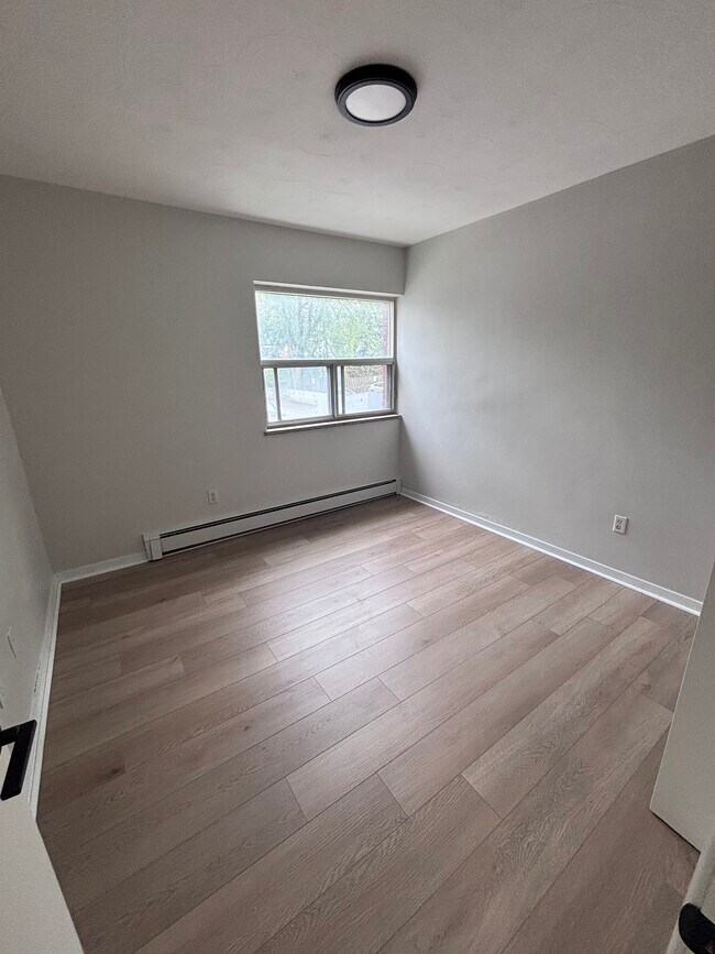 Photo du bâtiment - 103 Emerald St S