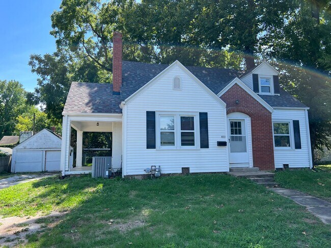 Building Photo - Remodeled 3 bedroom 1.5 bath home in a gre...