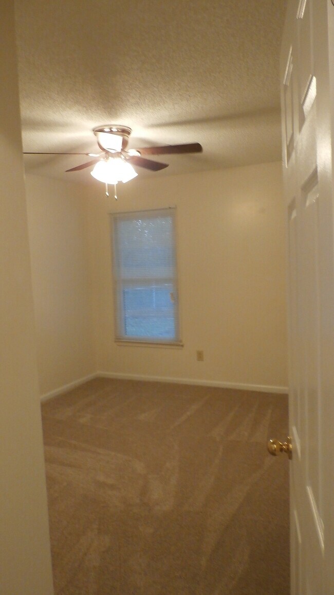 Building Photo - 156 Twin Wood Dr