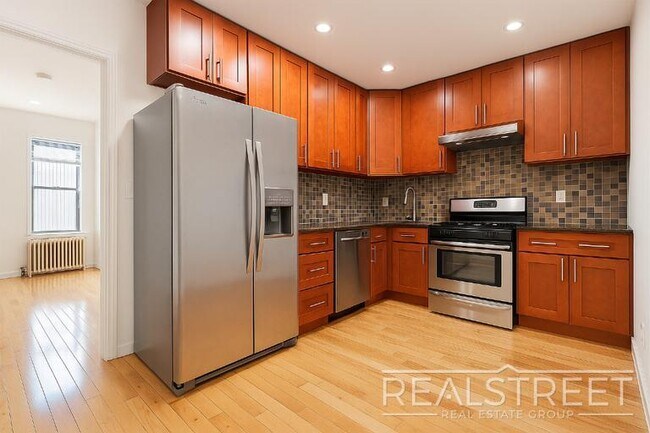 Building Photo - Spacious 2 BR in Heart of Park Slope Building Photo - Spacious 2 BR in Heart of Park Slope