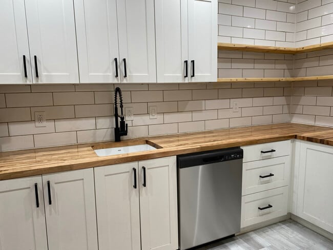 Photo - 423 21st St NE House