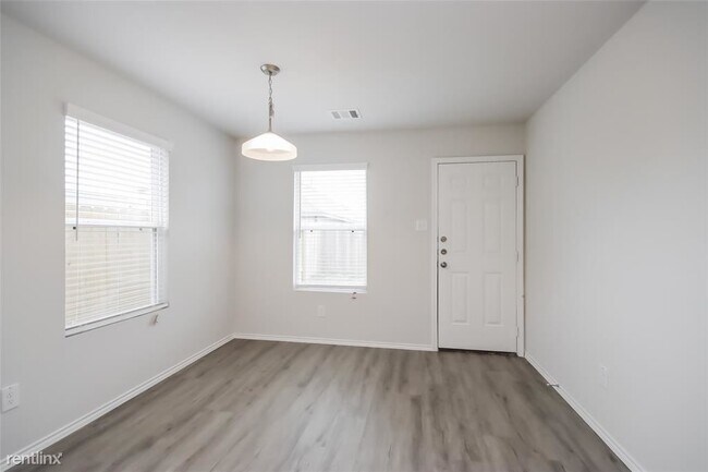 Foto del edificio - 4 br, 2.5 bath House - 25396 Claremont Hil...