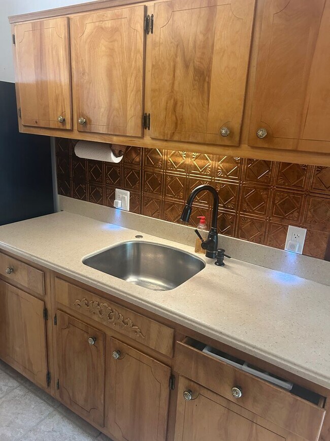Building Photo - Spacious 4br Rockville Rental