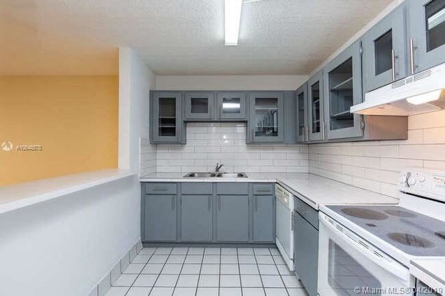 Building Photo - 14850 Naranja Lakes Blvd