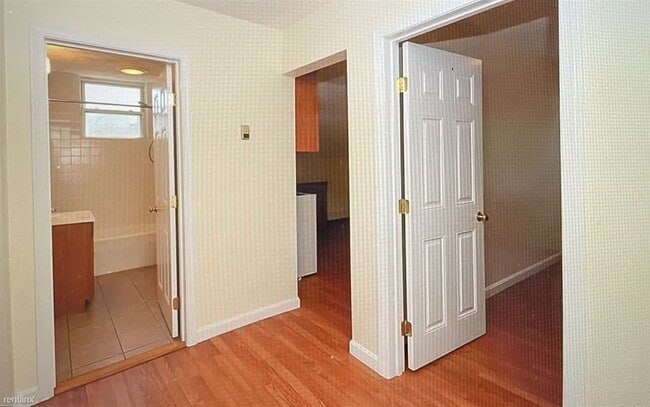 Building Photo - 1 br, 1 bath Duplex - 234 Beckwith Street 2