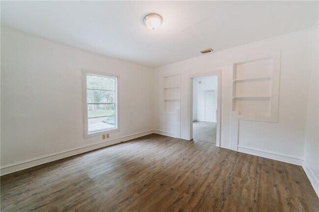 Building Photo - 108 Martin St