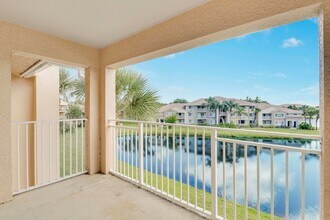 Building Photo - 141 SW Palm Dr