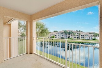 Building Photo - 141 SW Palm Dr