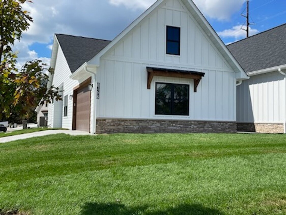 Primary Photo - New Construction 3bd/2ba duplex