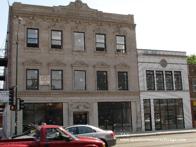 Building Photo - 2401 W North Ave