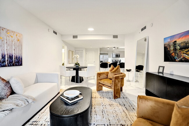 Building Photo - 101 Via Mizner