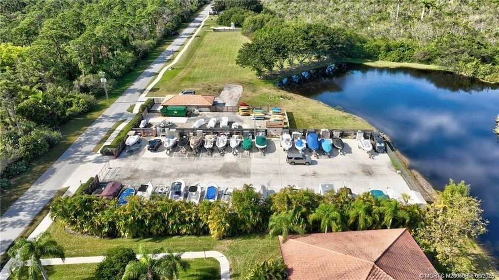 Foto principal - 741 SW South River Dr