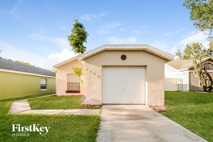 Foto principal - 7446 Groveoak Dr