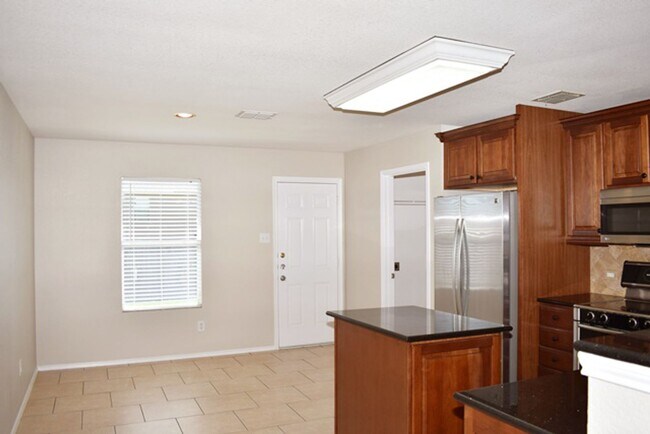 Foto del edificio - 14000 Silkwood Dr
