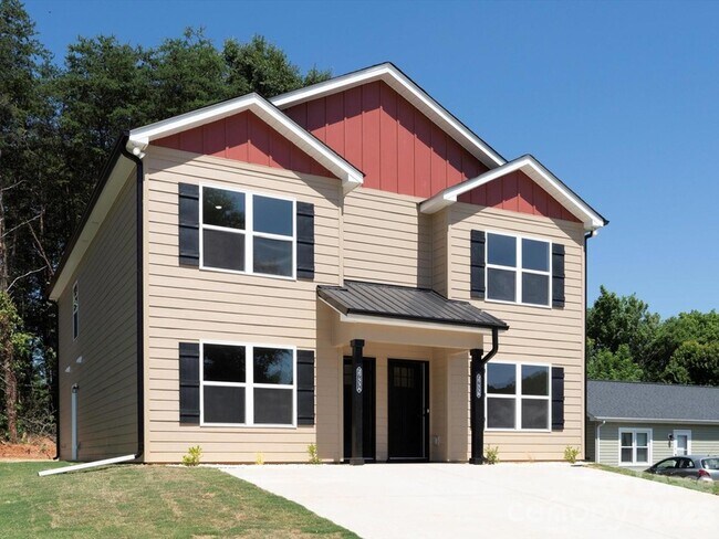 Foto del edificio - 2753 34th St Pl NE
