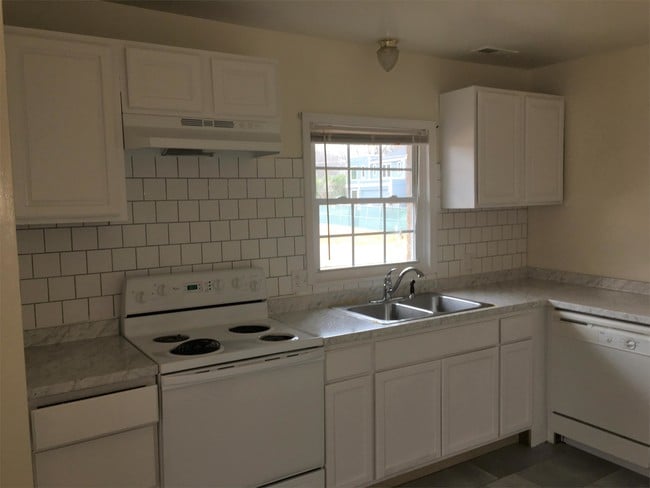 Building Photo - 1207 Lomax Ave
