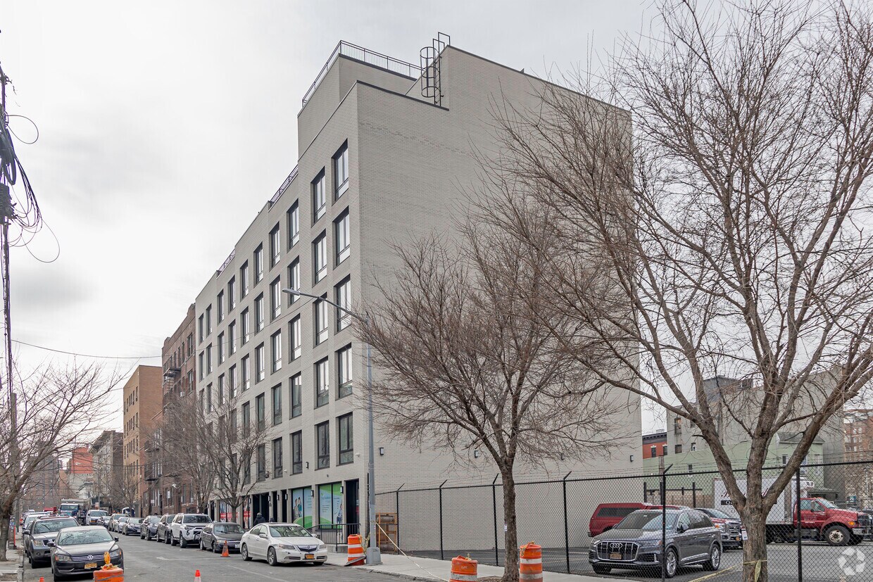 Foto principal - 2321 Belmont Ave